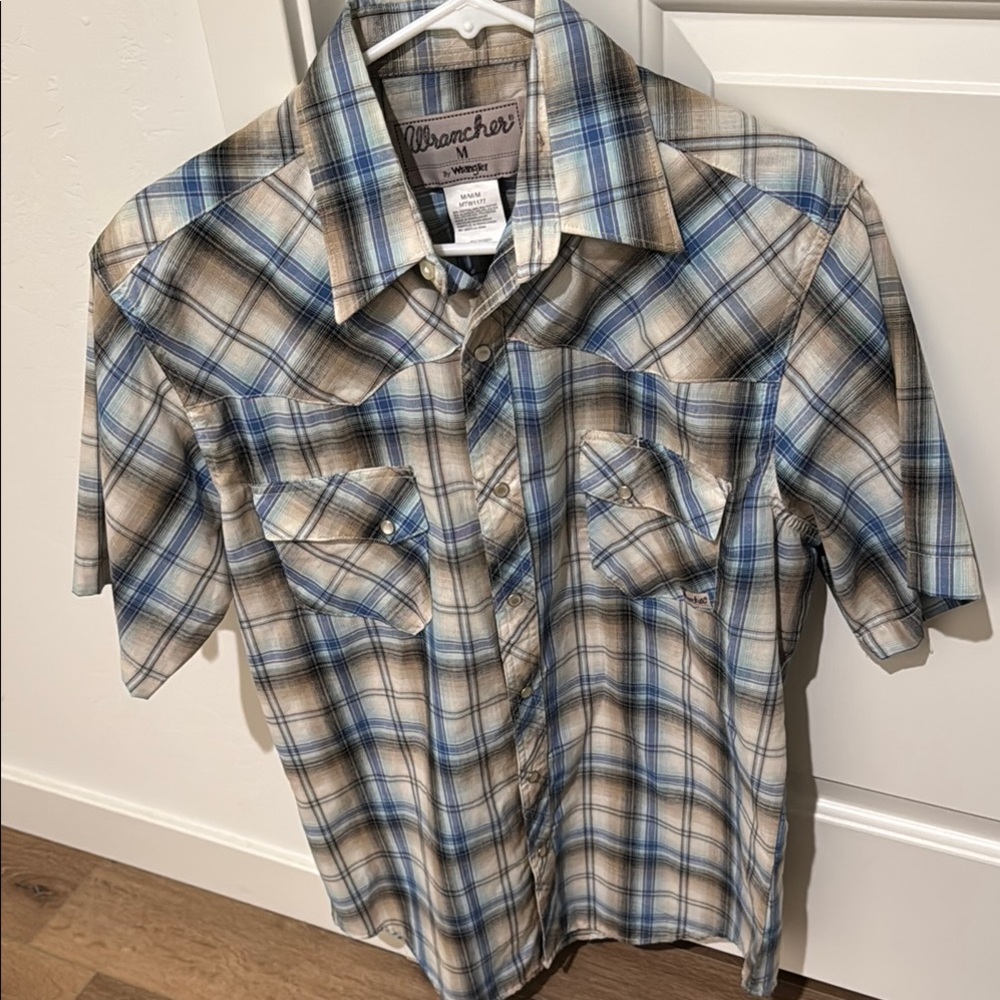 Wrangler Men's Blue and Tan Plaid Shirt